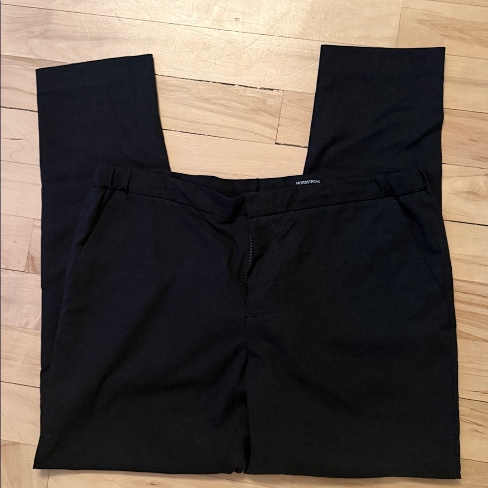 Men’s Tech-Smart Trim Fit Pants - Picture 2 of 3